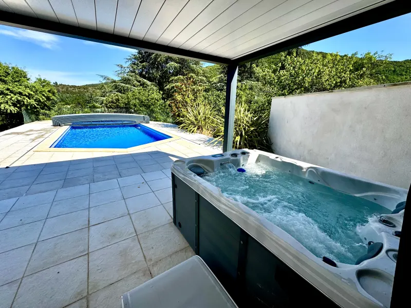 Heated pool & hot tub